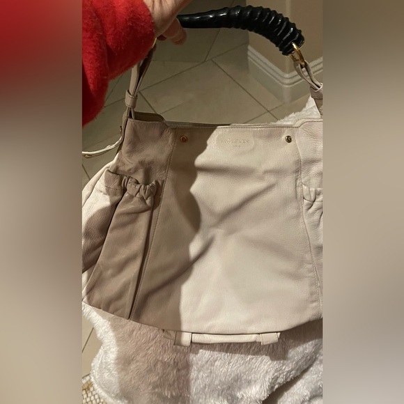 VINTAGE Yves Saint Laurent
White leather Mala Mala Horn Bag - Picture 4 of 6